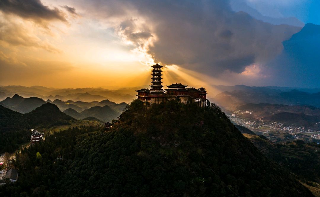 中元节来六盘水道观寺庙寺院这些地方，为亡魂指引“回家”之路  符咒批发 道教符咒 茅山符咒 符咒灵符 害人方法108种 十大害人符咒 害人法术大全 惩罚恶人的咒语 法事 超度法事 法事道场 手绘符 手绘灵符 道家招财符咒 网上祭奠 网上祭拜 在线许愿网 网上拜财神 代烧香 代烧香祈福 第16张