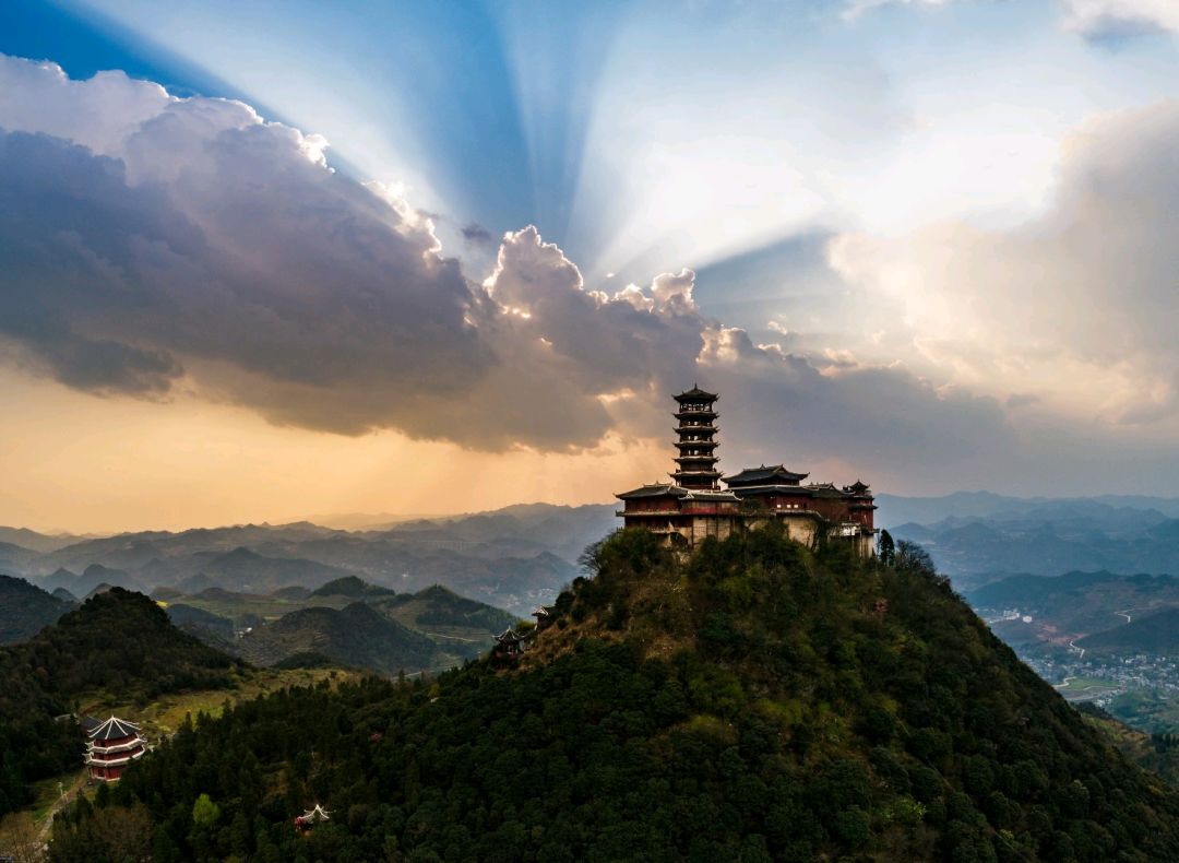 中元节来六盘水道观寺庙寺院这些地方，为亡魂指引“回家”之路  符咒批发 道教符咒 茅山符咒 符咒灵符 害人方法108种 十大害人符咒 害人法术大全 惩罚恶人的咒语 法事 超度法事 法事道场 手绘符 手绘灵符 道家招财符咒 网上祭奠 网上祭拜 在线许愿网 网上拜财神 代烧香 代烧香祈福 第15张