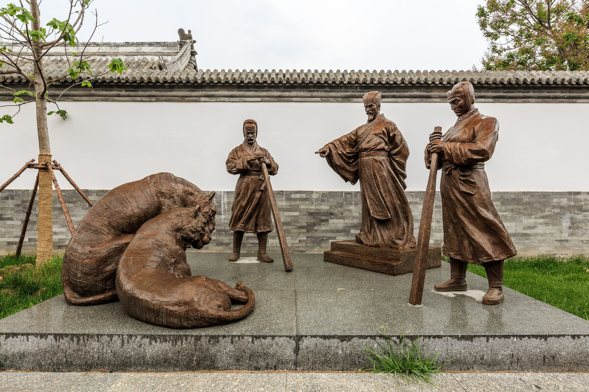 穿墙伏虎，引雷招雨：崂山道士都会什么道术？属于哪派？  符咒批发 道教符咒 茅山符咒 符咒灵符 害人方法108种 十大害人符咒 害人法术大全 惩罚恶人的咒语 法事 超度法事 法事道场 手绘符 手绘灵符 道家招财符咒 网上祭奠 网上祭拜 在线许愿网 网上拜财神 代烧香 代烧香祈福 第8张