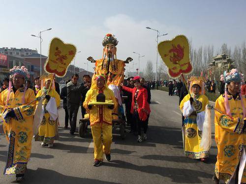 银川市灵武今日为何如此热闹，原来是“隍爷”来了,道观有哪些,道教符咒大全,哪里道观宫殿可以请到灵符咒?网上买的灵符一般多少钱?符咒可以改变运势吗?亲人家人长生牌,祭奠祖先做超渡法事,亡人往生牌位请到寺