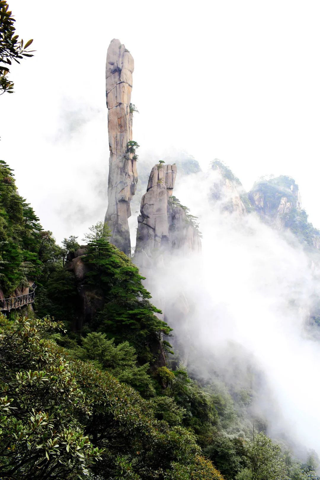 江西上饶小众仙山 三清山三清宫,道观有哪些可以请到灵符,道教符咒大全,网上买的灵符一般多少钱?可以改变运势吗?祭奠祖先做超渡法事,亲人长生往生牌位请到寺庙供奉,代客祈福烧纸钱金元宝.