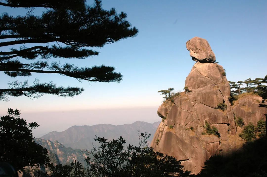 江西上饶小众仙山 三清山三清宫,道观有哪些可以请到灵符,道教符咒大全,网上买的灵符一般多少钱?可以改变运势吗?祭奠祖先做超渡法事,亲人长生往生牌位请到寺庙供奉,代客祈福烧纸钱金元宝.