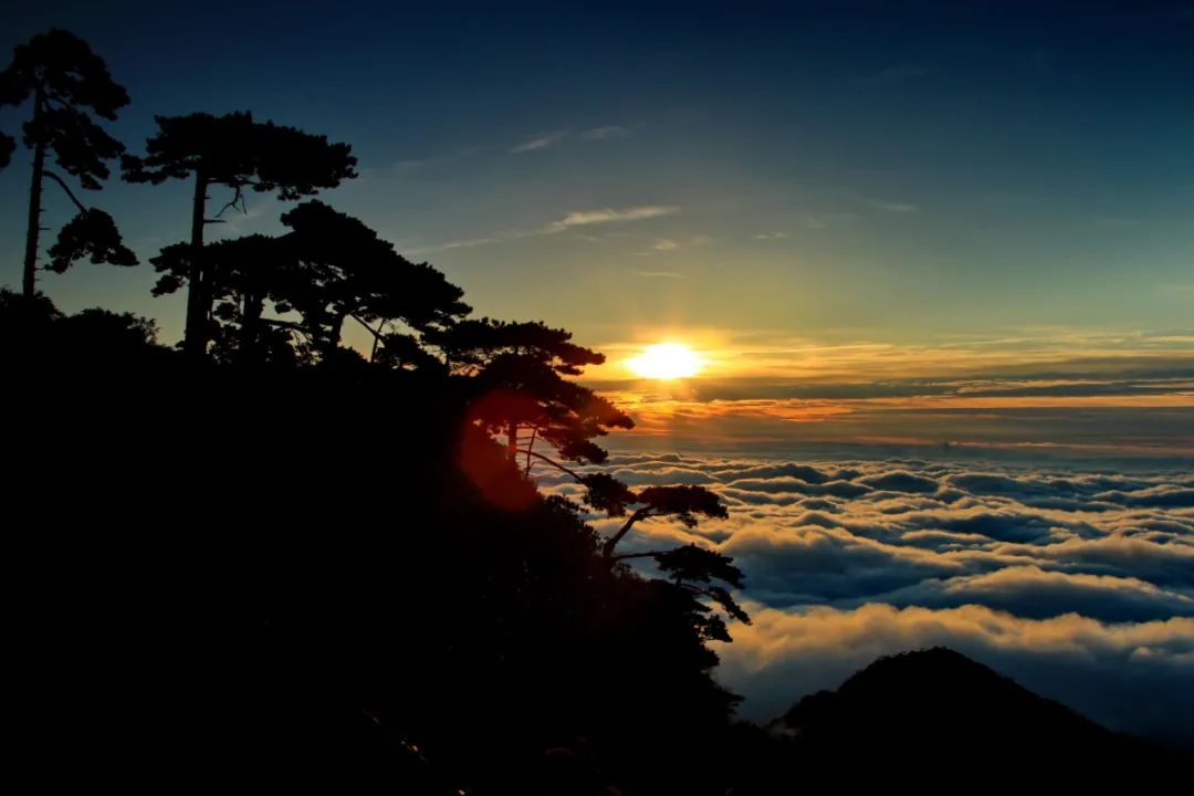 江西上饶小众仙山 三清山三清宫,道观有哪些可以请到灵符,道教符咒大全,网上买的灵符一般多少钱?可以改变运势吗?祭奠祖先做超渡法事,亲人长生往生牌位请到寺庙供奉,代客祈福烧纸钱金元宝.