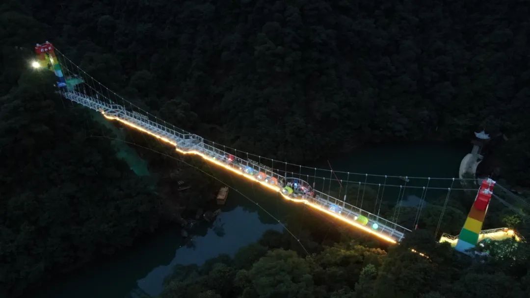 江西上饶小众仙山 三清山三清宫,道观有哪些可以请到灵符,道教符咒大全,网上买的灵符一般多少钱?可以改变运势吗?祭奠祖先做超渡法事,亲人长生往生牌位请到寺庙供奉,代客祈福烧纸钱金元宝.