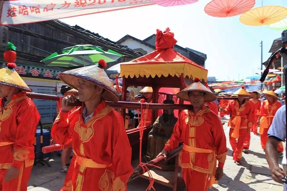 柳州鹿寨中渡城隍庙会,城隍庙请财神,城隍庙拜什么比较灵,城隍爷什么灵验,城隍庙请太岁护身符,城隍庙请太岁符费用,灵符能请吗,有人请过道家灵符么,灵符可以请很多吗