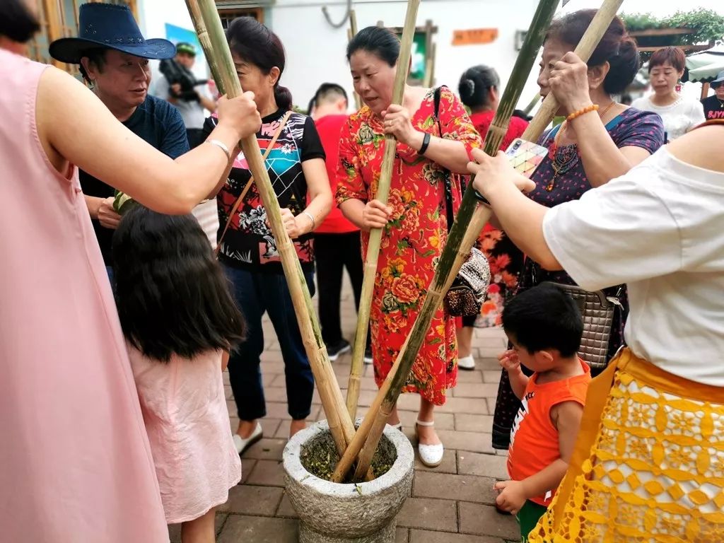 柳州鹿寨中渡城隍庙会,城隍庙请财神,城隍庙拜什么比较灵,城隍爷什么灵验,城隍庙请太岁护身符,城隍庙请太岁符费用,灵符能请吗,有人请过道家灵符么,灵符可以请很多吗