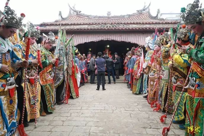 莆田名庙平海卫城隍庙,城隍庙请财神,城隍庙拜什么比较灵,城隍爷什么灵验,城隍庙请太岁护身符,城隍庙请太岁符费用,灵符能请吗,有人请过道家灵符么,灵符可以请很多吗