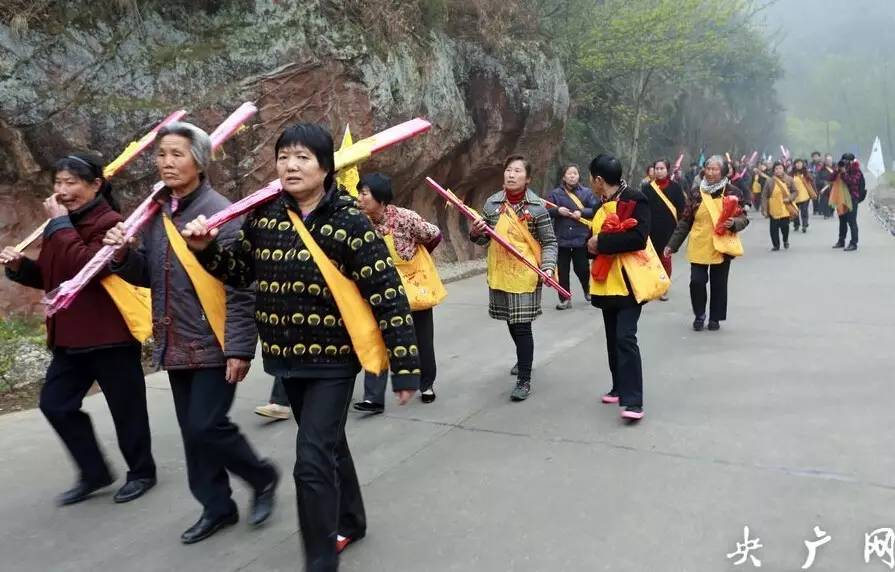 修道之人必看，宜昌道教协会成立了,道观有哪些,道教符咒大全,哪里寺庙宫殿可以请到灵符?网上买的灵符一般多少钱?符咒可以改变运势吗?亲人家人长生牌,祭奠祖先做超渡法事,往生牌位请到寺庙供奉,代客祈福烧纸