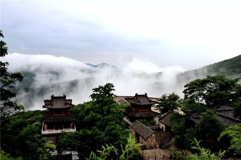 连云港花果山三元宫,道观有哪些,道教符咒大全,哪里寺庙宫殿可以请到灵符?网上买的灵符一般多少钱?亲人家人长生牌,祭奠祖先做超渡法事,往生牌位请到寺庙供奉,代客祈福烧纸钱金元宝.