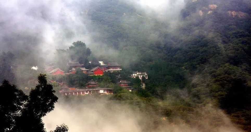 连云港花果山三元宫,道观有哪些,道教符咒大全,哪里寺庙宫殿可以请到灵符?网上买的灵符一般多少钱?亲人家人长生牌,祭奠祖先做超渡法事,往生牌位请到寺庙供奉,代客祈福烧纸钱金元宝.