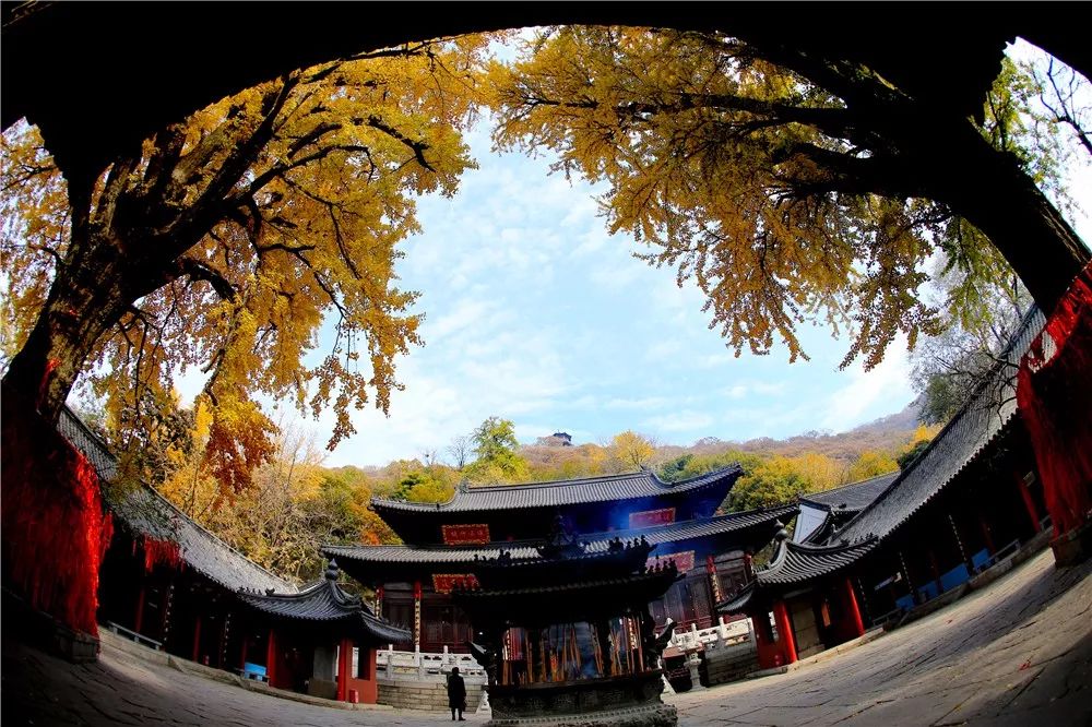 连云港花果山三元宫,道观有哪些,道教符咒大全,哪里寺庙宫殿可以请到灵符?网上买的灵符一般多少钱?亲人家人长生牌,祭奠祖先做超渡法事,往生牌位请到寺庙供奉,代客祈福烧纸钱金元宝.