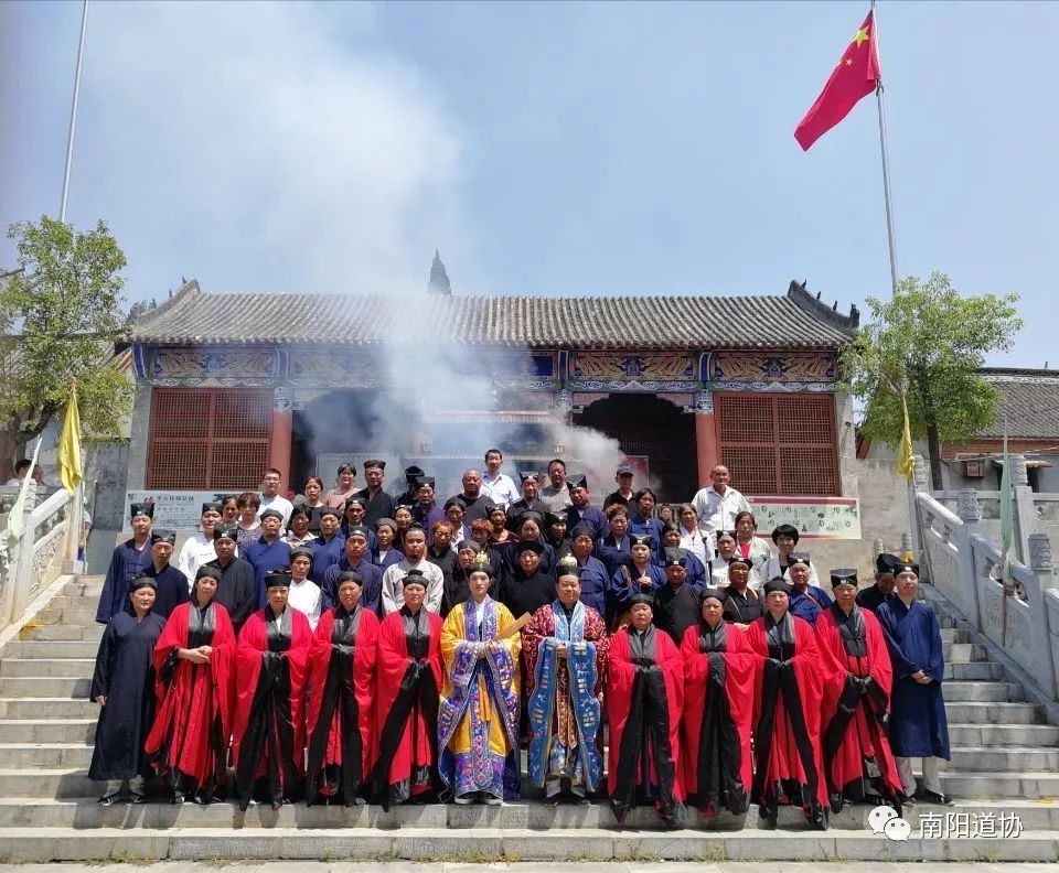 南阳道协三贤山道观举行庆祝建国七十周年祈福法会暨全真派冠巾典礼,道观有哪些,道教符咒大全,哪里道观宫殿可以请到灵符咒?请符咒一般多少钱?请问买的道家符咒可以改变运势吗?网上买的灵符有用吗?