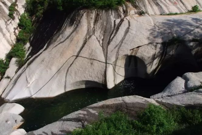 南阳镇平县北顶祖师庙之谜,道观有哪些,道教符咒大全,哪里寺庙宫殿可以请到灵符?网上买的灵符一般多少钱?亲人家人长生牌,祭奠祖先做超渡法事,往生牌位请到寺庙供奉,代客祈福烧纸钱金元宝.