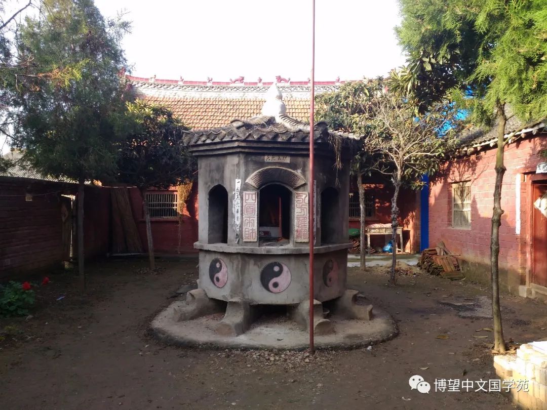 南阳陈庄玄帝庙道观,道观有哪些,道教符咒大全,哪里寺庙宫殿可以请到灵符?网上买的灵符一般多少钱?亲人家人长生牌,祭奠祖先做超渡法事,往生牌位请到寺庙供奉,代客祈福烧纸钱金元宝.