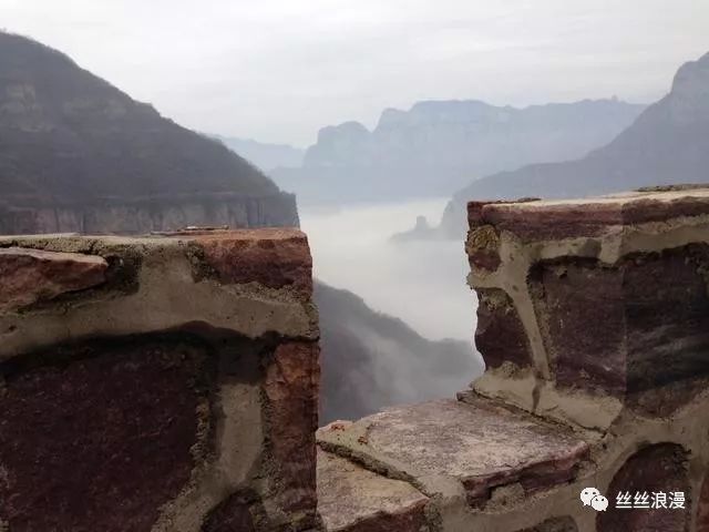 河南新乡道观辉县老爷顶,道观有哪些,道教符咒大全,哪里寺庙宫殿可以请到灵符?网上买的灵符一般多少钱?亲人家人长生牌,祭奠祖先做超渡法事,往生牌位请到寺庙供奉,代客祈福烧纸钱金元宝.