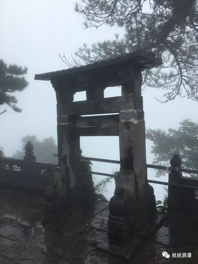 河南新乡道观辉县老爷顶,道观有哪些,道教符咒大全,哪里寺庙宫殿可以请到灵符?网上买的灵符一般多少钱?亲人家人长生牌,祭奠祖先做超渡法事,往生牌位请到寺庙供奉,代客祈福烧纸钱金元宝.