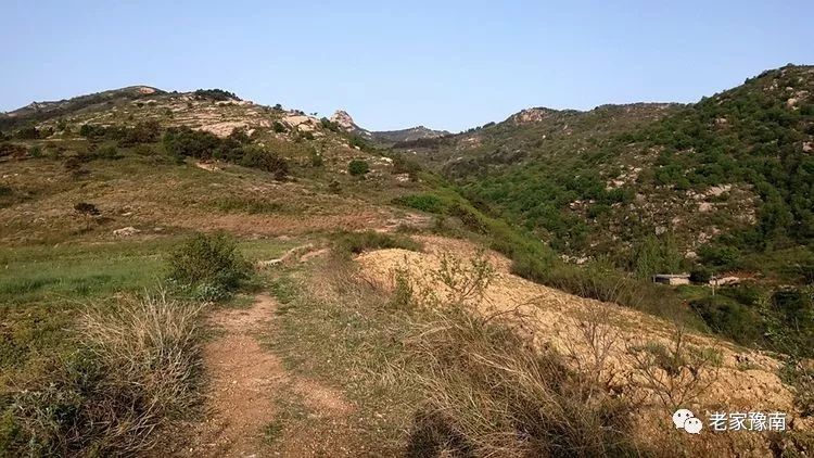 信阳西北第一峰天目山道观,道观有哪些,道教符咒大全,哪里寺庙宫殿可以请到灵符?网上买的灵符一般多少钱?亲人家人长生牌,祭奠祖先做超渡法事,往生牌位请到寺庙供奉,代客祈福烧纸钱金元宝.