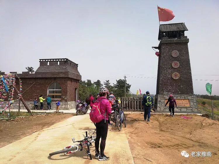 信阳西北第一峰天目山道观,道观有哪些,道教符咒大全,哪里寺庙宫殿可以请到灵符?网上买的灵符一般多少钱?亲人家人长生牌,祭奠祖先做超渡法事,往生牌位请到寺庙供奉,代客祈福烧纸钱金元宝.