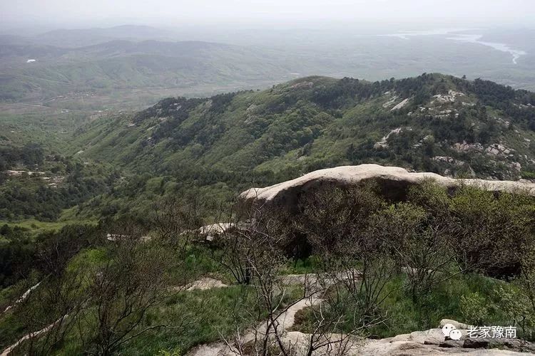 信阳西北第一峰天目山小金顶道观,道观有哪些,道教符咒大全,哪里寺庙宫殿可以请到灵符?网上买的灵符一般多少钱?亲人家人长生牌,祭奠祖先做超渡法事,往生牌位请到寺庙供奉,代客祈福烧纸钱金元宝.