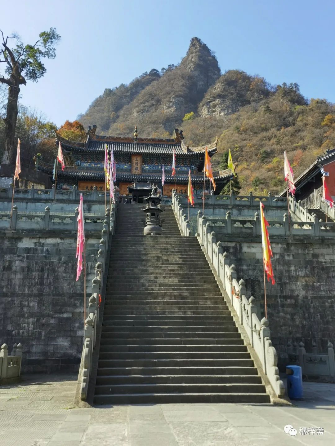 襄阳道教名山武当山道观,道观有哪些,道教符咒大全,哪里寺庙宫殿可以请到灵符?网上买的灵符一般多少钱?亲人家人长生牌,祭奠祖先做超渡法事,往生牌位请到寺庙供奉,代客祈福烧纸钱金元宝.