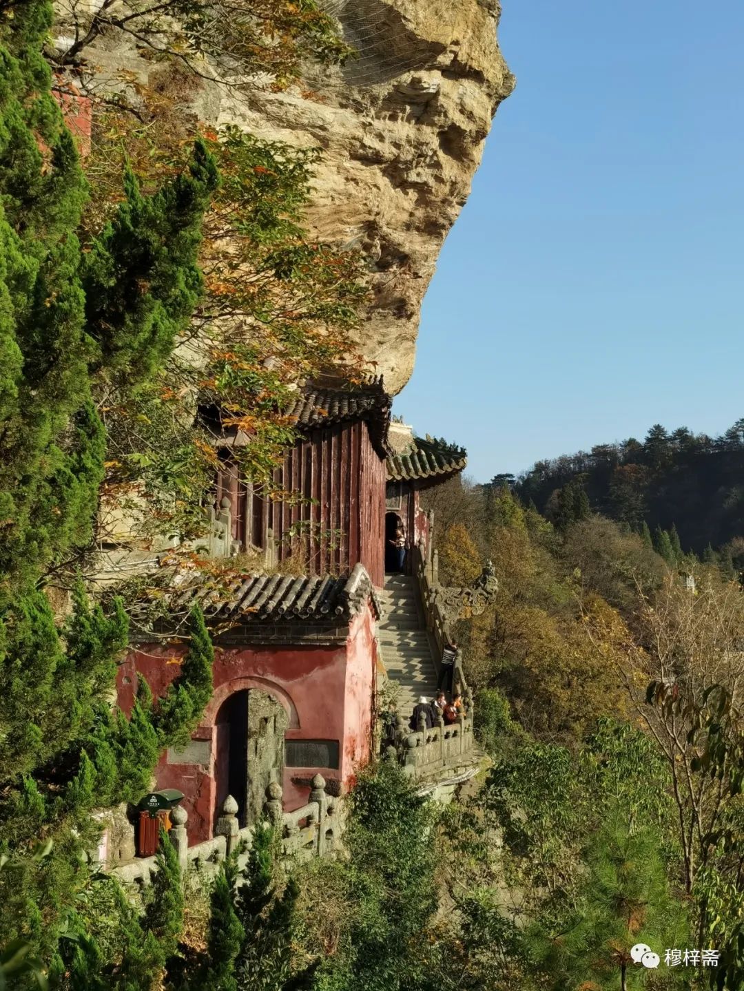 襄阳道教名山武当山道观,道观有哪些,道教符咒大全,哪里寺庙宫殿可以请到灵符?网上买的灵符一般多少钱?亲人家人长生牌,祭奠祖先做超渡法事,往生牌位请到寺庙供奉,代客祈福烧纸钱金元宝.