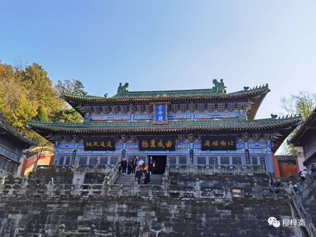 襄阳道教名山武当山道观,道观有哪些,道教符咒大全,哪里寺庙宫殿可以请到灵符?网上买的灵符一般多少钱?亲人家人长生牌,祭奠祖先做超渡法事,往生牌位请到寺庙供奉,代客祈福烧纸钱金元宝.