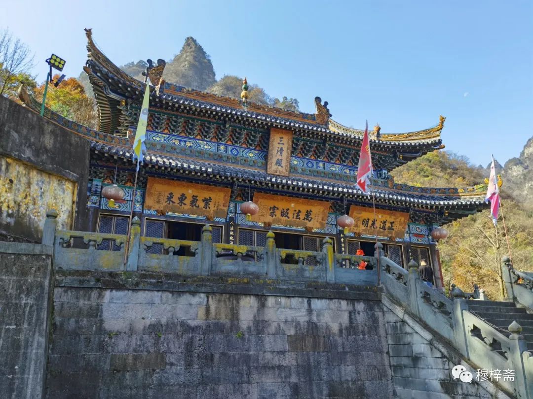 襄阳道教名山武当山道观,道观有哪些,道教符咒大全,哪里寺庙宫殿可以请到灵符?网上买的灵符一般多少钱?亲人家人长生牌,祭奠祖先做超渡法事,往生牌位请到寺庙供奉,代客祈福烧纸钱金元宝.