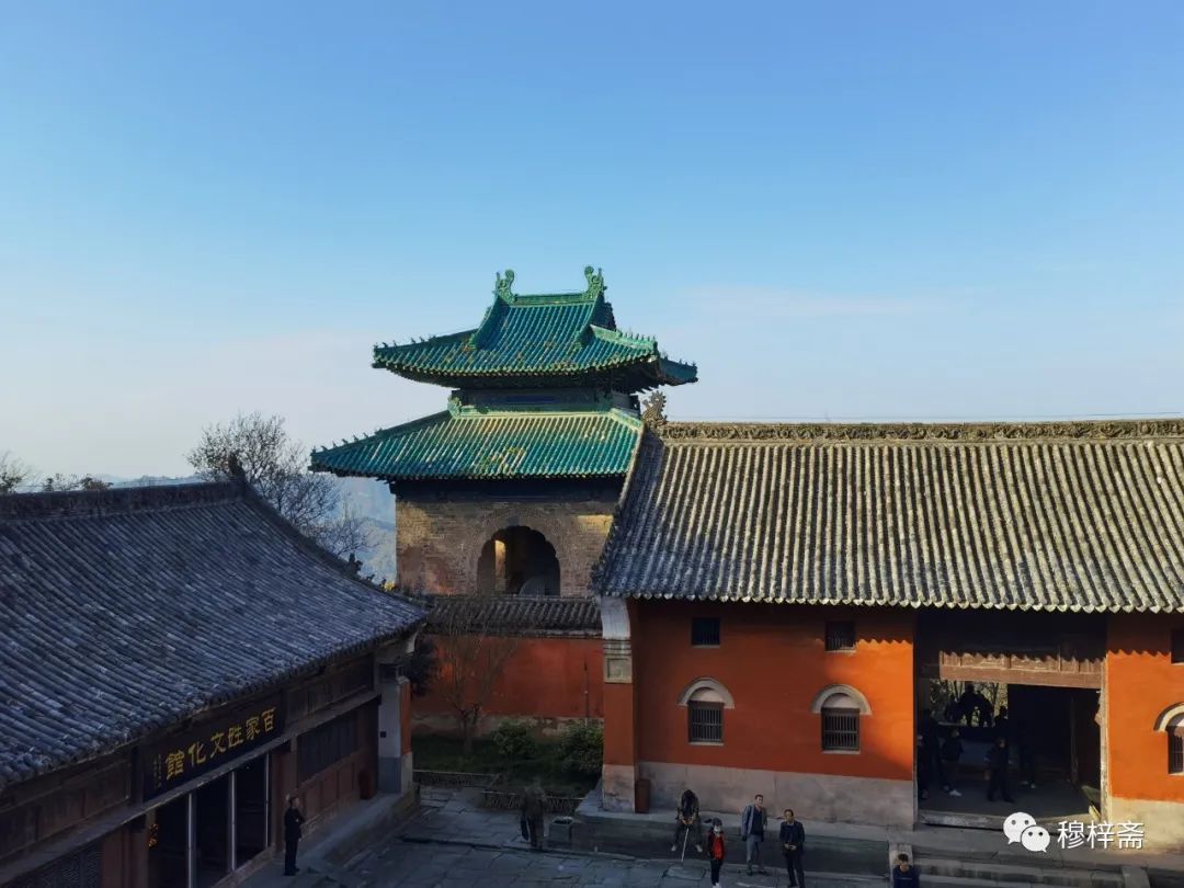 襄阳道教名山武当山道观,道观有哪些,道教符咒大全,哪里寺庙宫殿可以请到灵符?网上买的灵符一般多少钱?亲人家人长生牌,祭奠祖先做超渡法事,往生牌位请到寺庙供奉,代客祈福烧纸钱金元宝.