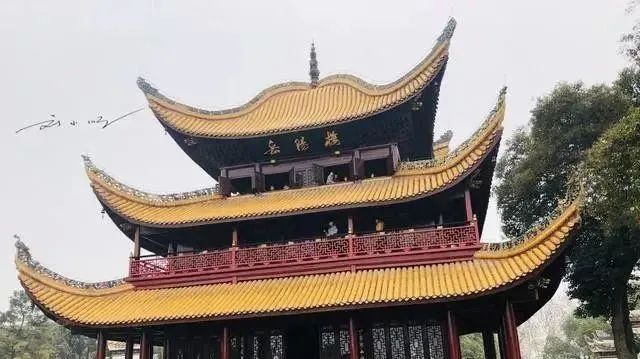 湖南岳阳有一座“吕洞宾道观”吕祖庙,道观有哪些,道教符咒大全,哪里寺庙宫殿可以请到灵符?网上买的灵符一般多少钱?亲人家人长生牌,祭奠祖先做超渡法事,往生牌位请到寺庙供奉,代客祈福烧纸钱金元宝.