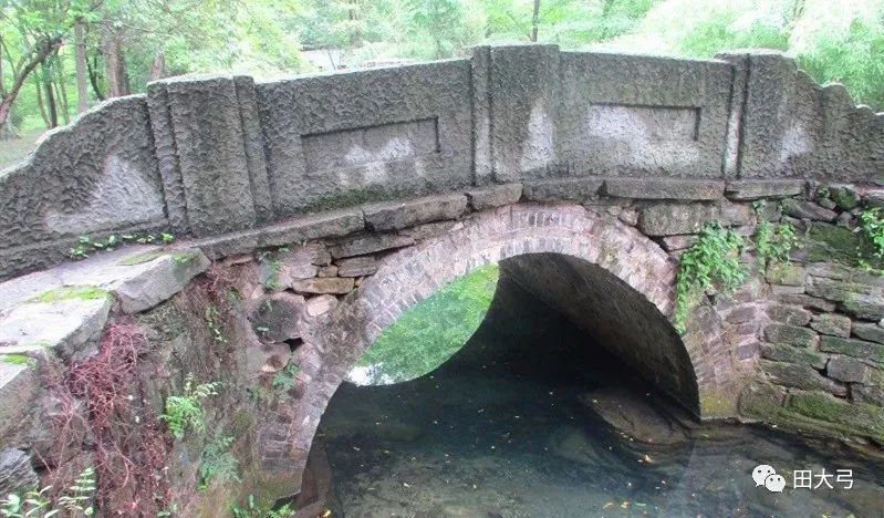 访滁州琅琊山玄帝宫,道观有哪些,道教符咒大全,哪里寺庙宫殿可以请到灵符?网上买的灵符一般多少钱?亲人家人长生牌,祭奠祖先做超渡法事,往生牌位请到寺庙供奉,代客祈福烧纸钱金元宝.