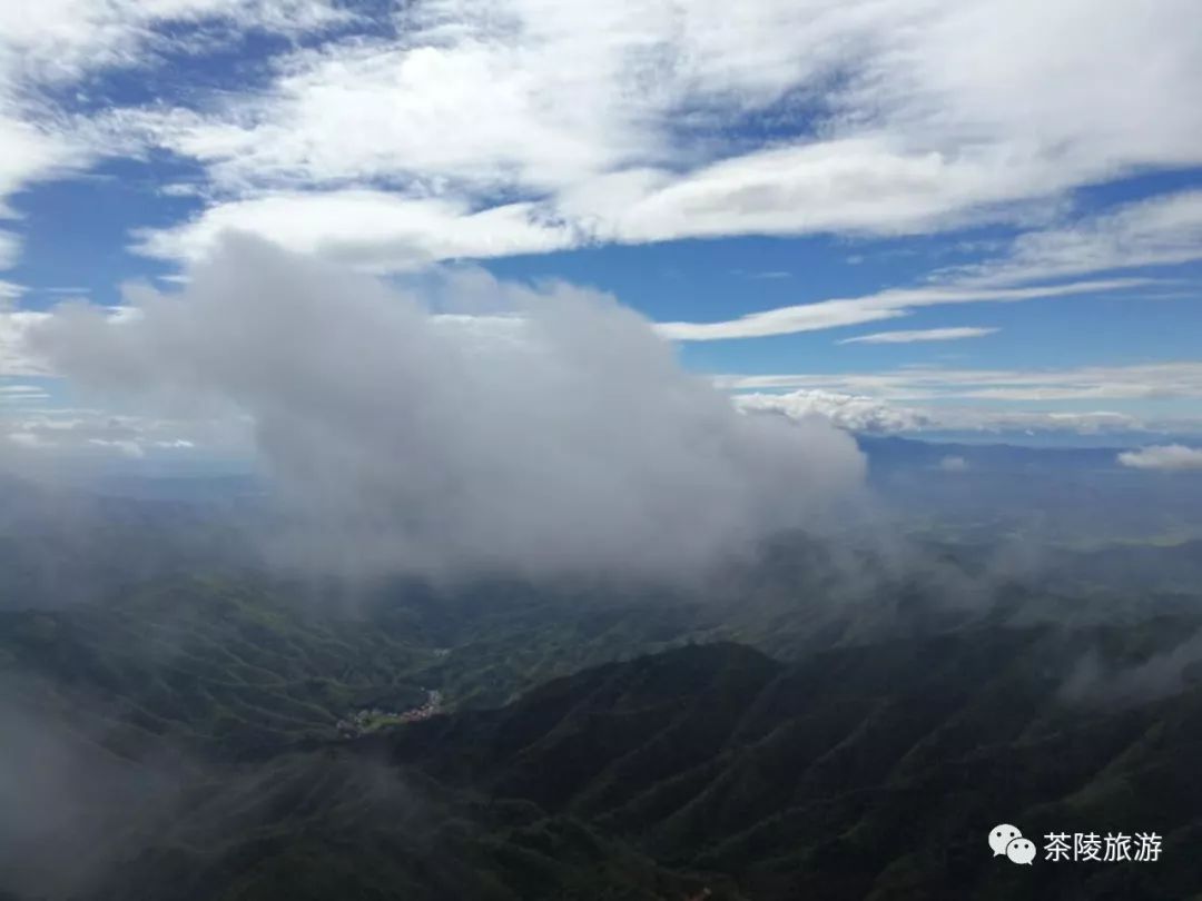 株洲这个地方有10多处道教仙境,道观有哪些,道教符咒大全,哪里寺庙宫殿可以请到灵符?网上买的灵符一般多少钱?亲人家人长生牌,祭奠祖先做超渡法事,往生牌位请到寺庙供奉,代客祈福烧纸钱金元宝.