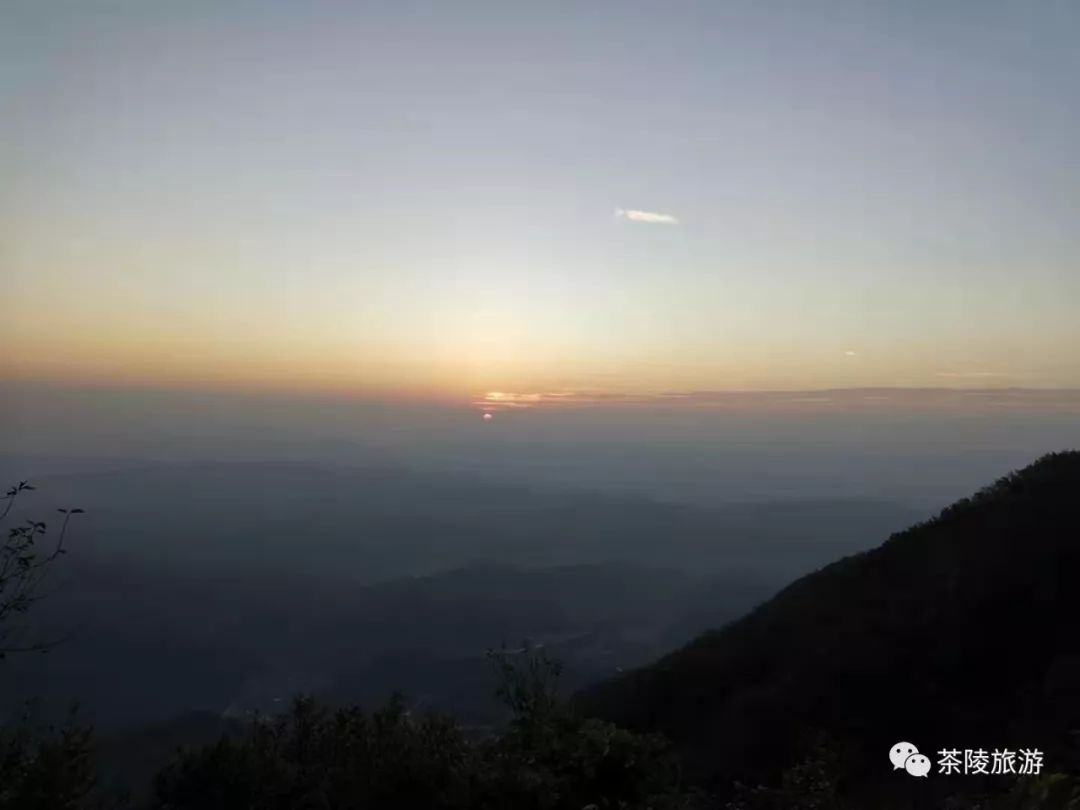 株洲这个地方有10多处道教仙境,道观有哪些,道教符咒大全,哪里寺庙宫殿可以请到灵符?网上买的灵符一般多少钱?亲人家人长生牌,祭奠祖先做超渡法事,往生牌位请到寺庙供奉,代客祈福烧纸钱金元宝.