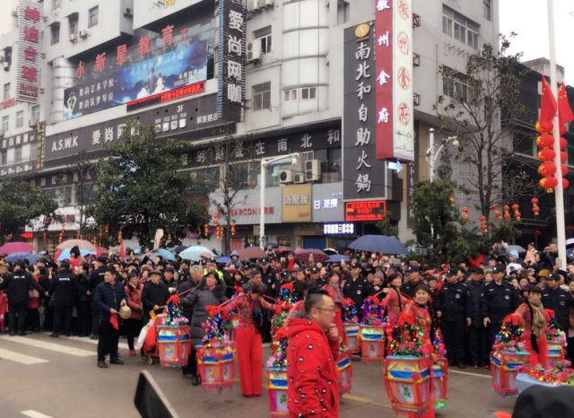 马鞍山人城隍庙会全城汇聚！共同体味民俗大年,城隍庙请财神,拜什么城隍爷比较灵,城隍殿请太岁护身符咒.