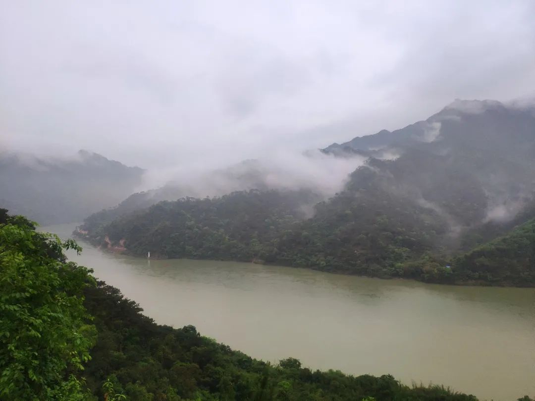 广东清远飞霞山藏霞古洞道观,往生牌位在道观放着有什么好处,祖先牌位供奉在寺庙好吗,亲人牌位放寺庙,家人长生牌位请到寺庙.