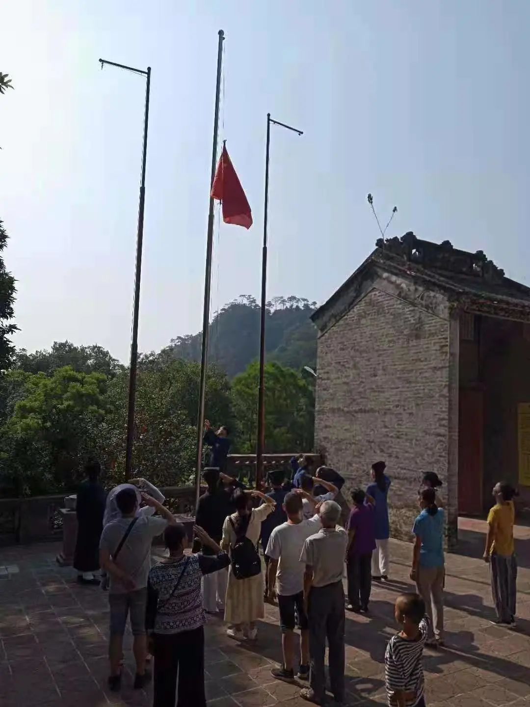 广东清远飞霞山藏霞古洞道观,往生牌位在道观放着有什么好处,祖先牌位供奉在寺庙好吗,亲人牌位放寺庙,家人长生牌位请到寺庙.