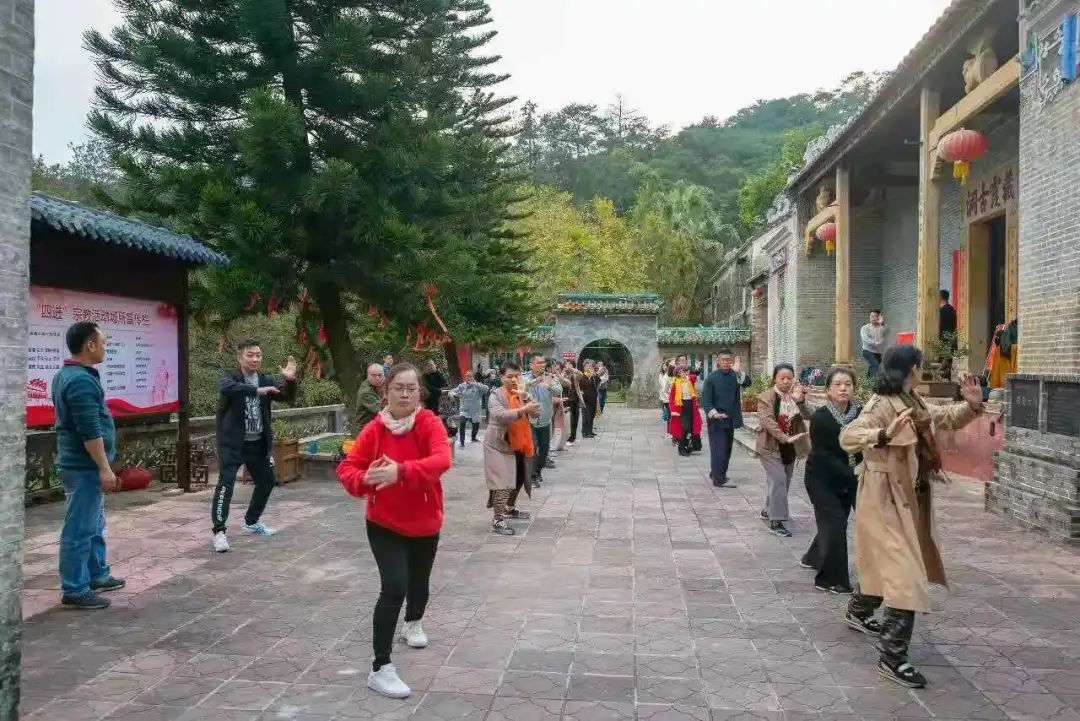 广东清远飞霞山藏霞古洞道观,往生牌位在道观放着有什么好处,祖先牌位供奉在寺庙好吗,亲人牌位放寺庙,家人长生牌位请到寺庙.