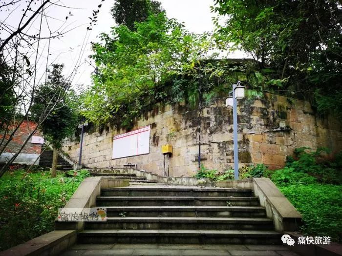 四川自贡：寻访天池山下的井神寺庙遗址  符咒批发 道教符咒 茅山符咒 符咒灵符 害人方法108种 十大害人符咒 害人法术大全 惩罚恶人的咒语 法事 超度法事 法事道场 手绘符 手绘灵符 道家招财符咒 网上祭奠 网上祭拜 在线许愿网 网上拜财神 代烧香 代烧香祈福 第2张