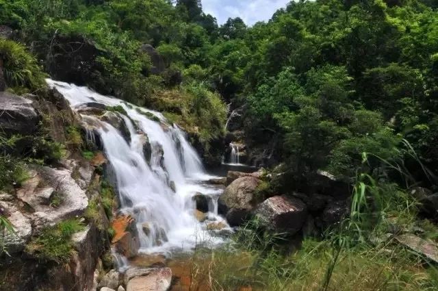 防城港有哪些道观万尾金滩 水口大王庙 仙人山  符咒批发 道教符咒 茅山符咒 符咒灵符 害人方法108种 十大害人符咒 害人法术大全 惩罚恶人的咒语 法事 超度法事 法事道场 手绘符 手绘灵符 道家招财符咒 网上祭奠 网上祭拜 在线许愿网 网上拜财神 代烧香 代烧香祈福 第15张