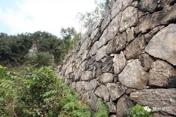 神秘随州九寨谷道观！随州这座数百年无人涉足的深山密林，被发现以后···  符咒批发 道教符咒 茅山符咒 符咒灵符 害人方法108种 十大害人符咒 害人法术大全 惩罚恶人的咒语 法事 超度法事 法事道场 手绘符 手绘灵符 道家招财符咒 网上祭奠 网上祭拜 在线许愿网 网上拜财神 代烧香 代烧香祈福 第3张