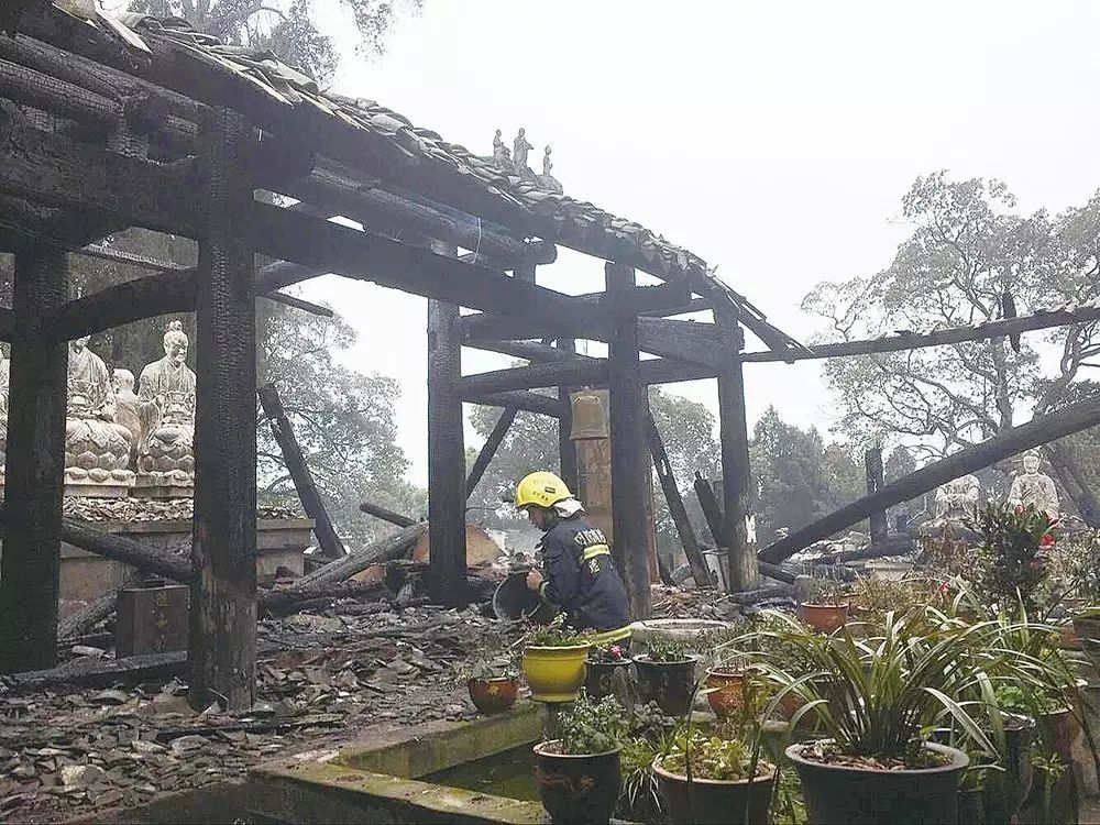 四川遂宁高峰山道观起火 最新最全的消息请戳这里……  符咒批发 道教符咒 茅山符咒 符咒灵符 害人方法108种 十大害人符咒 害人法术大全 惩罚恶人的咒语 法事 超度法事 法事道场 手绘符 手绘灵符 道家招财符咒 网上祭奠 网上祭拜 在线许愿网 网上拜财神 代烧香 代烧香祈福 第4张