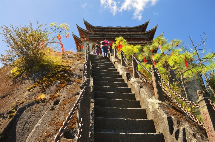 云南腾冲云峰山道教道观寺庙  符咒批发 道教符咒 茅山符咒 符咒灵符 害人方法108种 十大害人符咒 害人法术大全 惩罚恶人的咒语 法事 超度法事 法事道场 手绘符 手绘灵符 道家招财符咒 网上祭奠 网上祭拜 在线许愿网 网上拜财神 代烧香 代烧香祈福 第1张