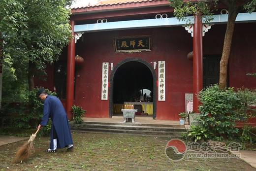 湖南湘潭天师宫道教道观寺庙  符咒批发 道教符咒 茅山符咒 符咒灵符 害人方法108种 十大害人符咒 害人法术大全 惩罚恶人的咒语 法事 超度法事 法事道场 手绘符 手绘灵符 道家招财符咒 网上祭奠 网上祭拜 在线许愿网 网上拜财神 代烧香 代烧香祈福 第3张