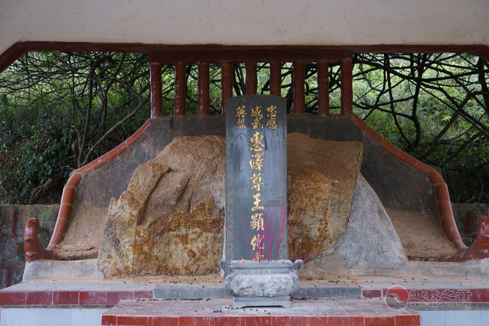 福建省泉州市南安市惠泽尊王祖庙——南安云山寺道教寺庙道观  符咒批发 道教符咒 茅山符咒 符咒灵符 害人方法108种 十大害人符咒 害人法术大全 惩罚恶人的咒语 法事 超度法事 法事道场 手绘符 手绘灵符 道家招财符咒 网上祭奠 网上祭拜 在线许愿网 网上拜财神 代烧香 代烧香祈福 第5张