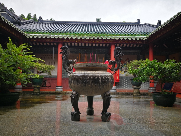 广东惠州罗浮山酥醪观道教寺庙  符咒批发 道教符咒 茅山符咒 符咒灵符 害人方法108种 十大害人符咒 害人法术大全 惩罚恶人的咒语 法事 超度法事 法事道场 手绘符 手绘灵符 道家招财符咒 网上祭奠 网上祭拜 在线许愿网 网上拜财神 代烧香 代烧香祈福 第7张